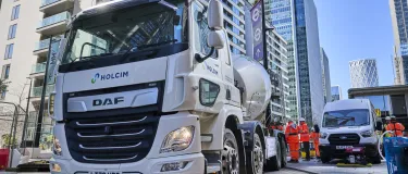 A Holcim mixer truck delivering biochar-coffee concrete mix to Canary Wharf