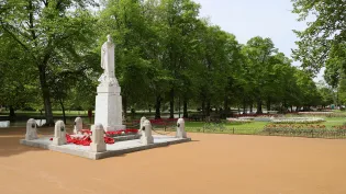 War Memorial at the Bedford Victorian Embankment