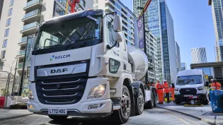 A Holcim mixer truck delivering biochar-coffee concrete mix to Canary Wharf