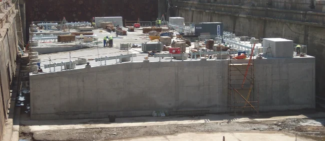 Worker levelling highly fluid Agilia self-compacting concrete on a floor slab.