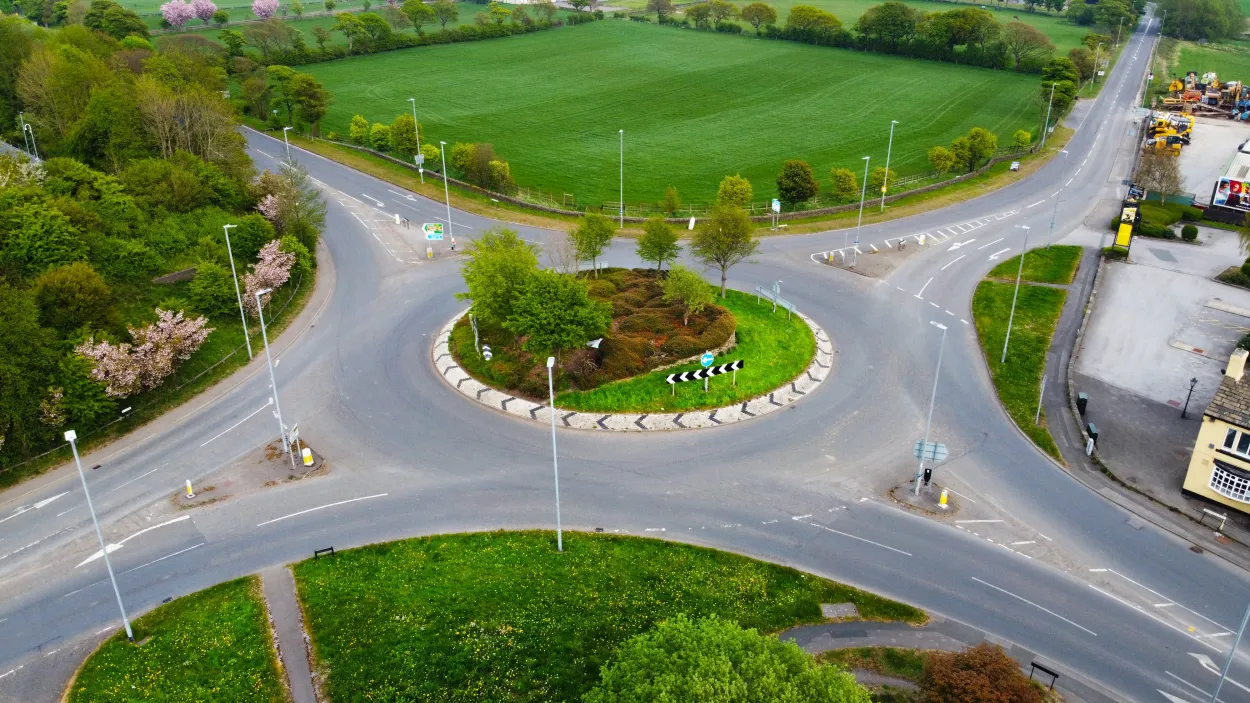 Drone picture of a roundabout with SuperCurve on it