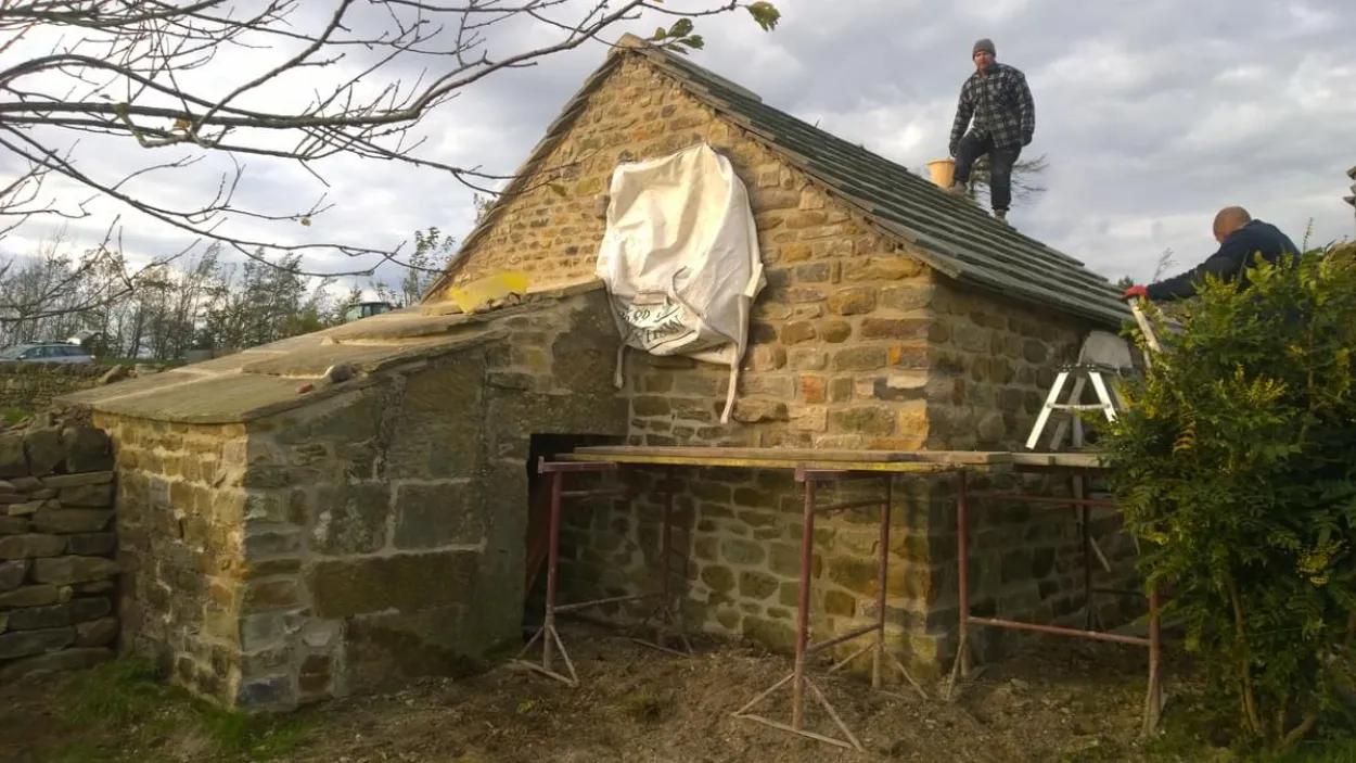 field-barn-high-house-with-hydraulic-lime-and-orignal-restoration-spec-medium.jpg