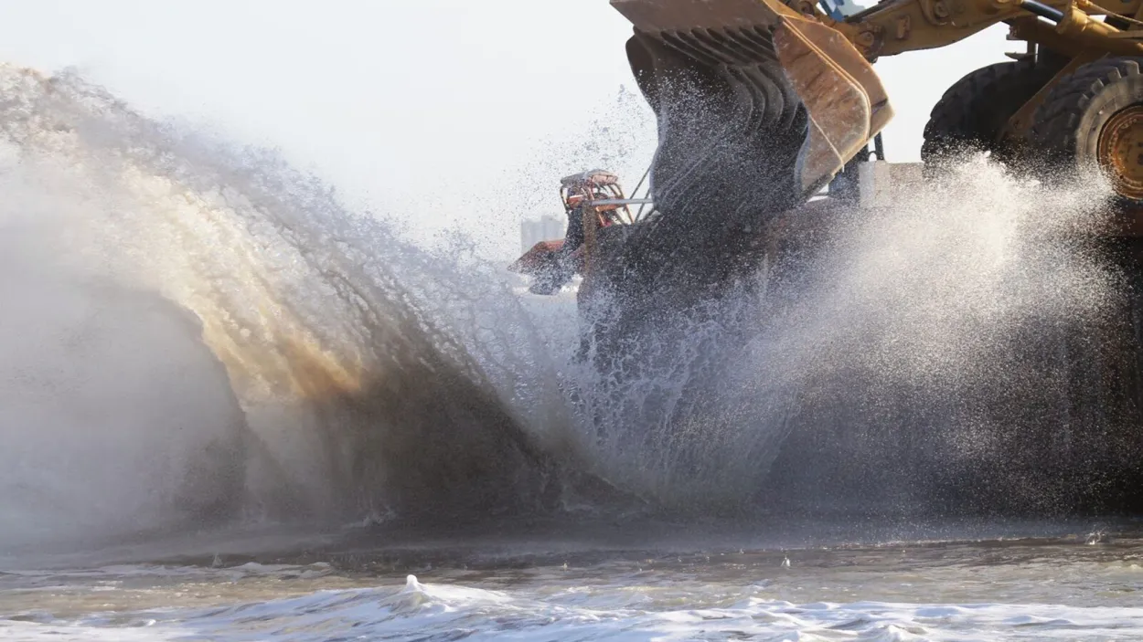 Glensanda aggregate being transferred by front loader with a big splash