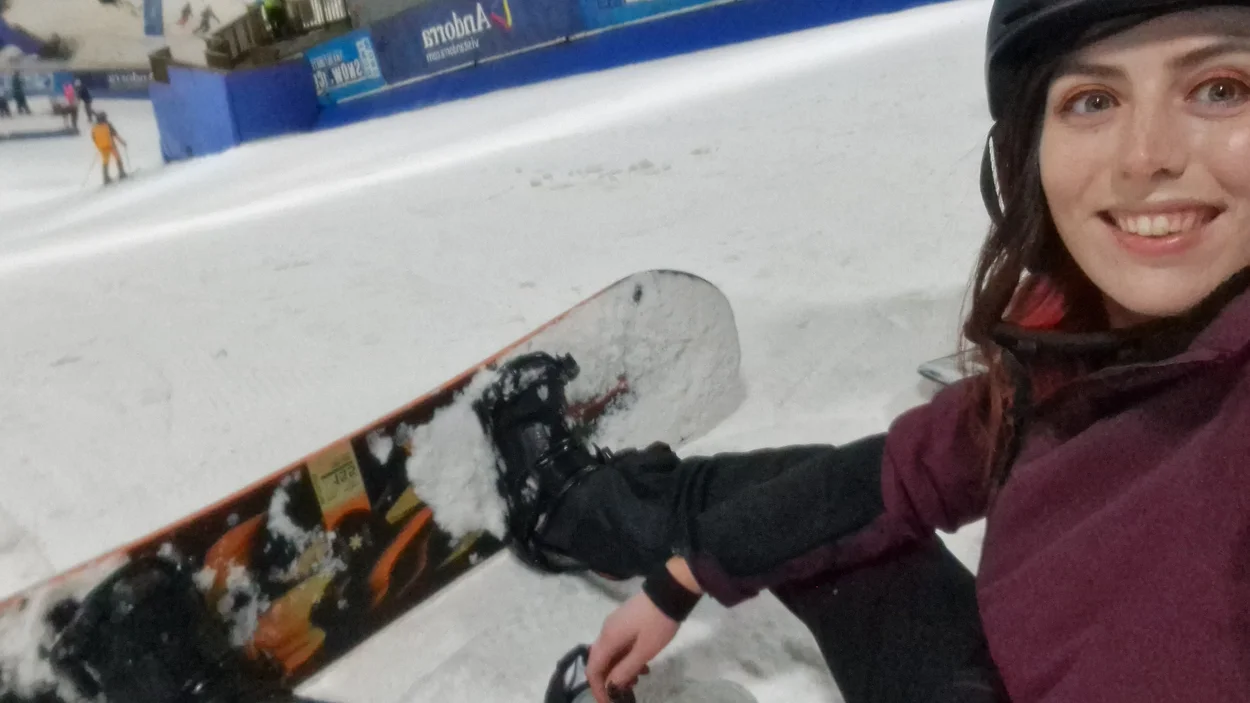 Daneille Dawson snowboarding at an indoor Snowdome