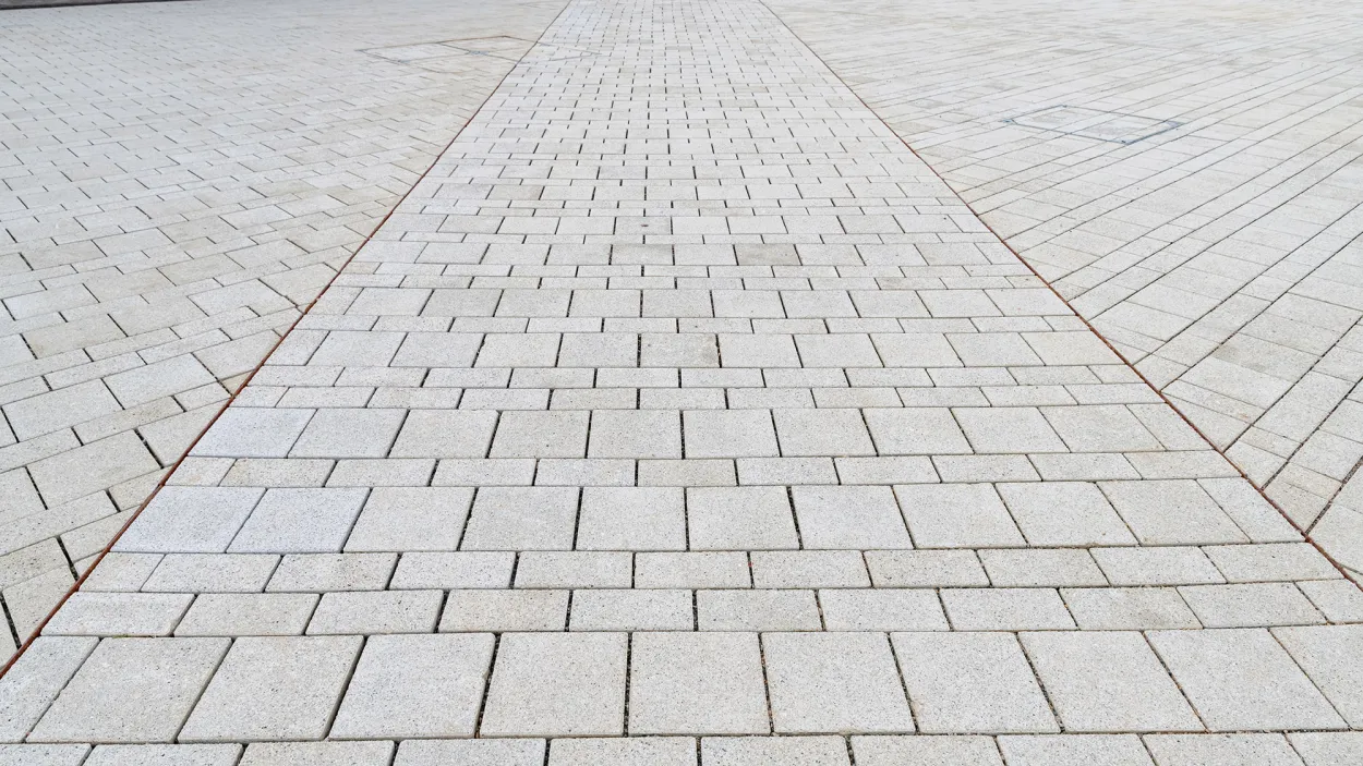 Paved path of Hemel Hempstead Crematorium