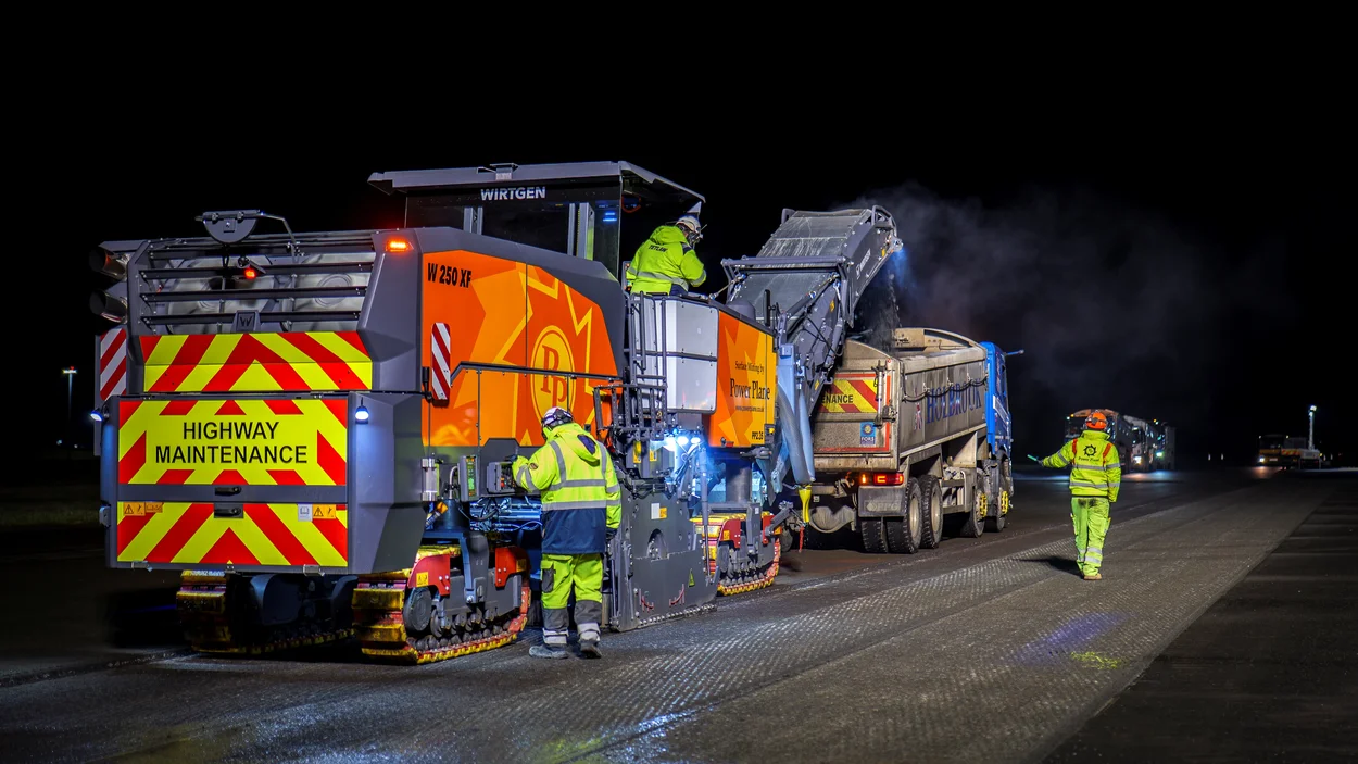 A planing machine taking up the runways's old surface at London Luton Airport. Holcim supplied 35,000 tonnes of aggregates to the project.