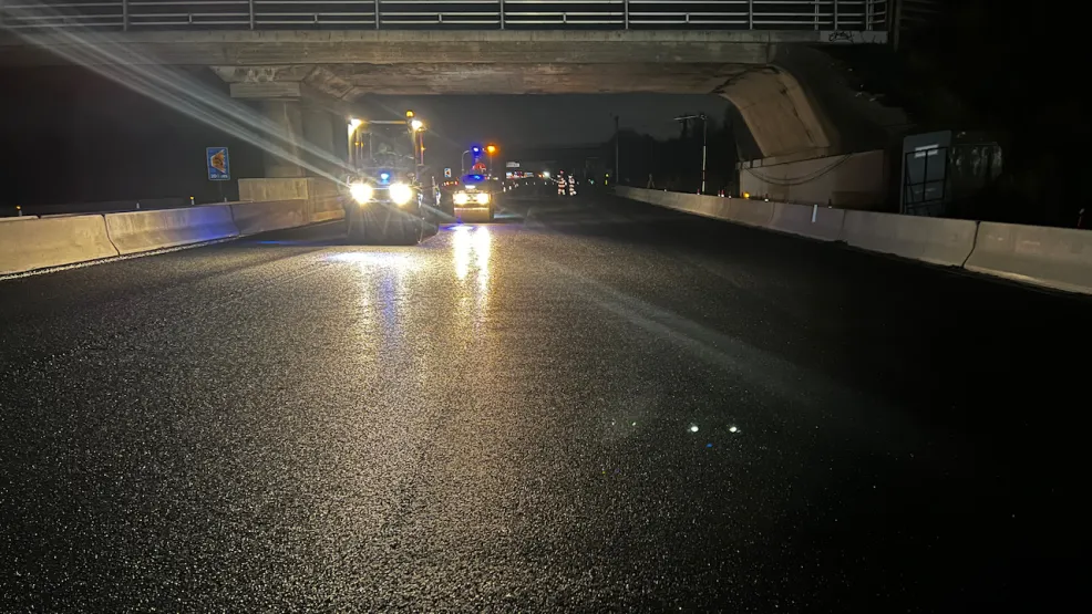 SuperThin asphalt close up on m1 carriageway.jpeg