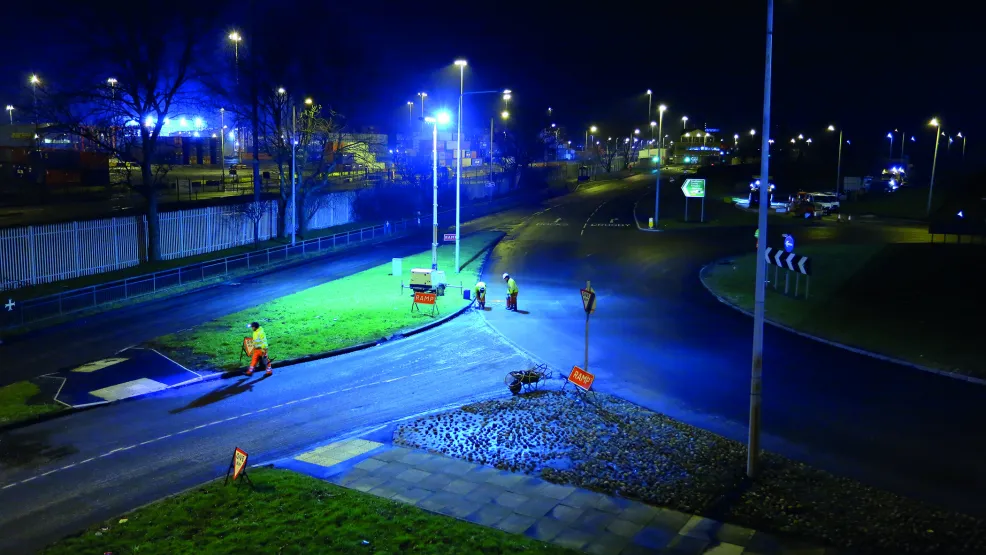 SuperCurve being used at a roundabout at night with workers