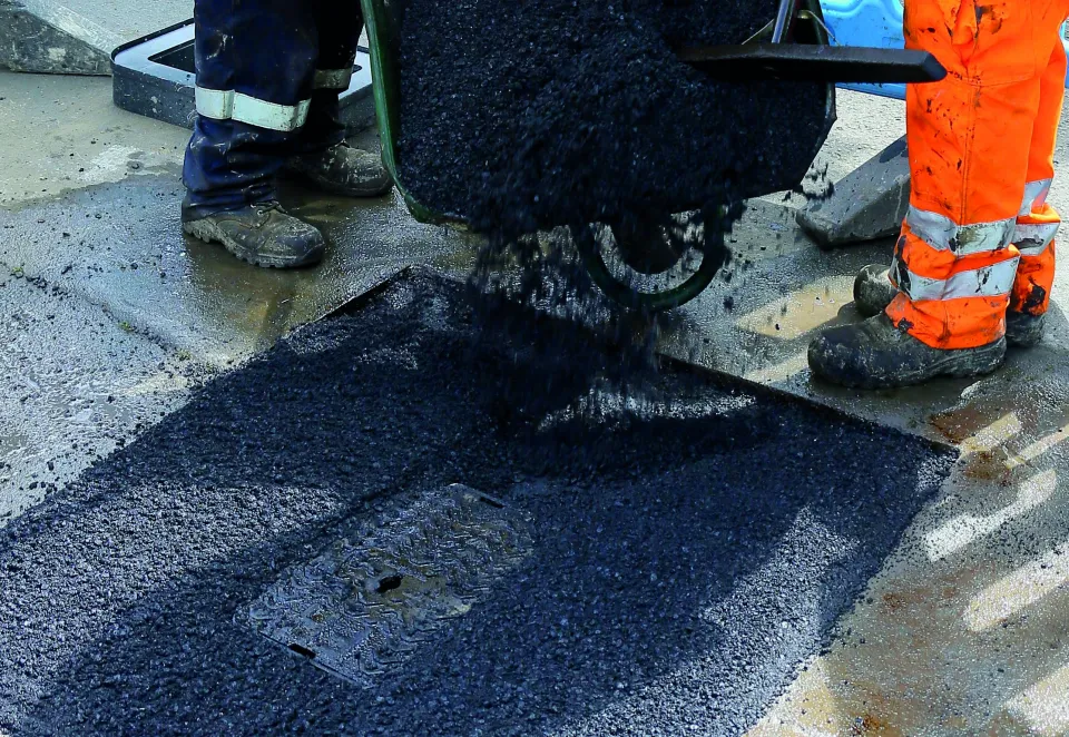 SuperTrench asphalt reinstatement laid round a manhole.jpg