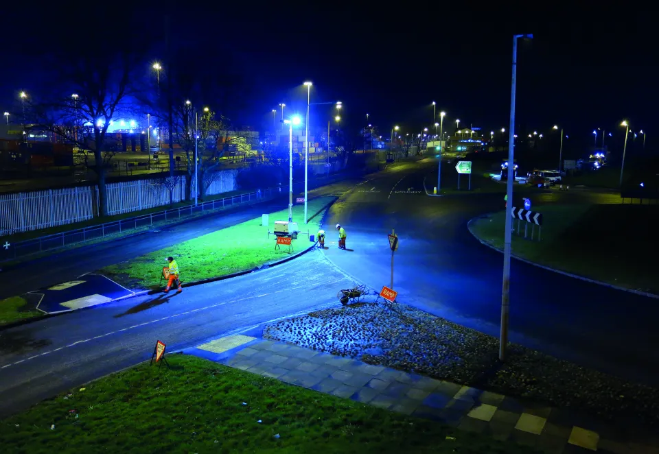SuperCurve being used at a roundabout at night with workers