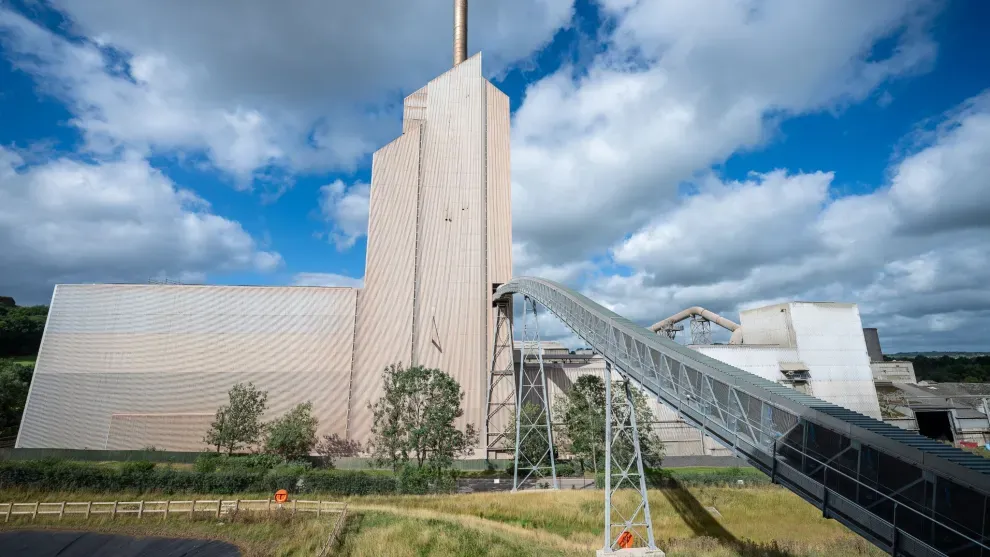 Conveyor belt leading straight into a cement plant