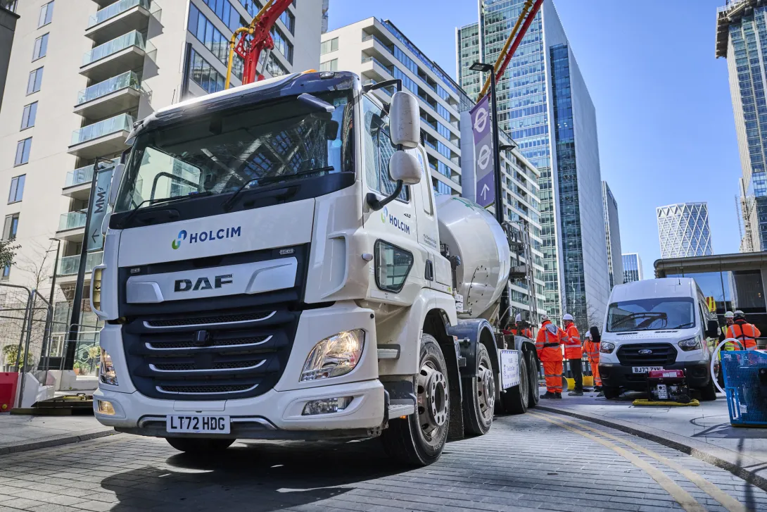 A Holcim mixer truck delivering biochar-coffee concrete mix to Canary Wharf