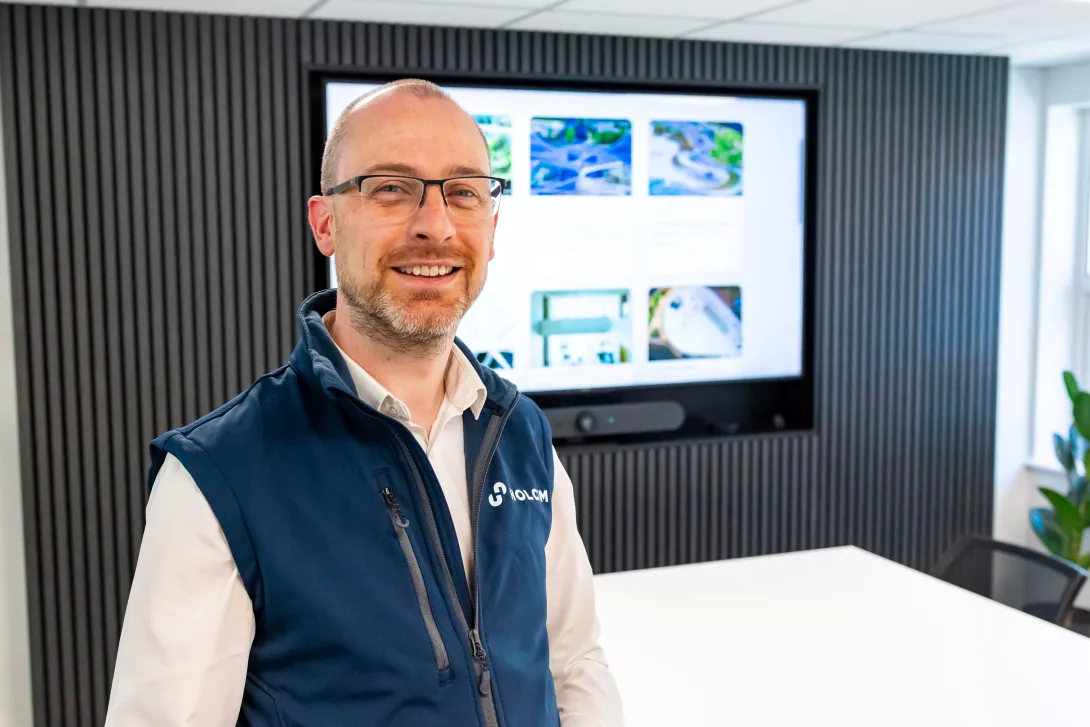 Decarbonisatin Manager Luke Olly viewing modules of the Holcim Sustainable Construction Academy on a big screen in an office.