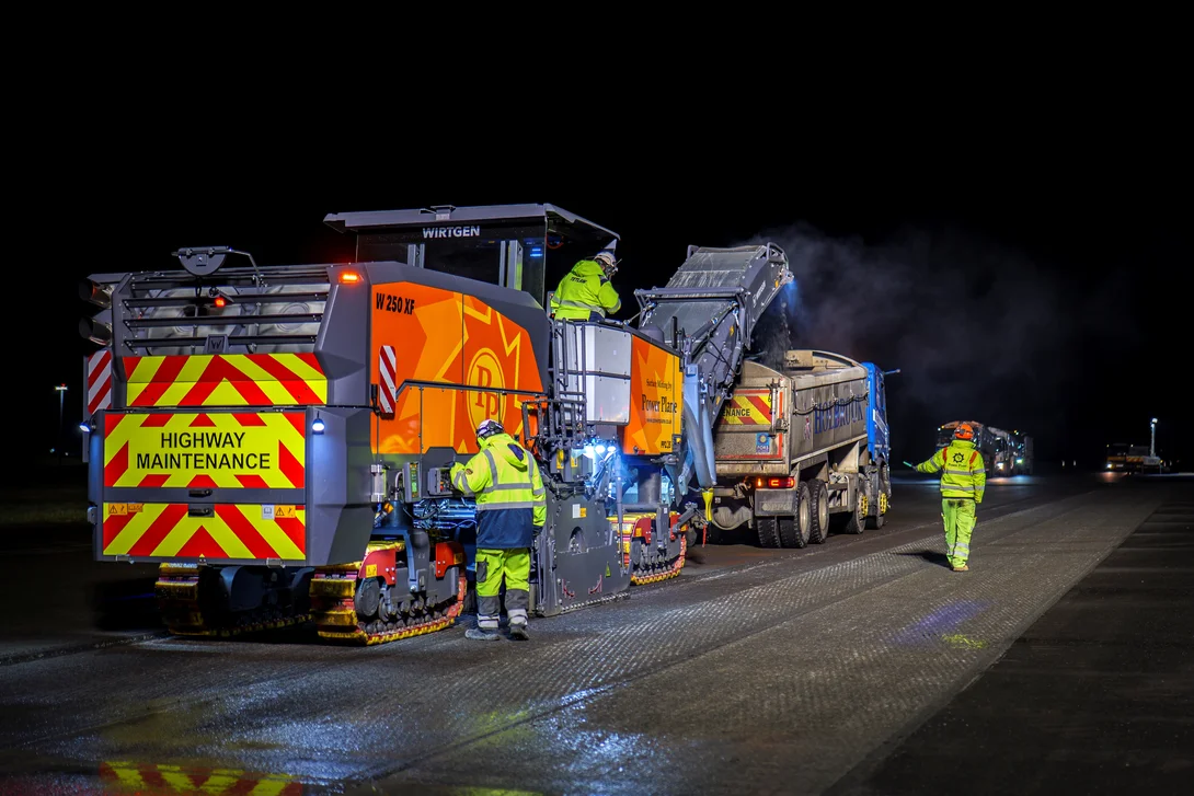 A planing machine taking up the runways's old surface at London Luton Airport. Holcim supplied 35,000 tonnes of aggregates to the project.