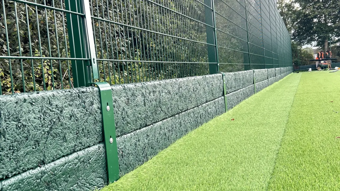 The new sysnthetic pitch at Oasis Academy Croydon creatred with the help of Holcim's specialist sports sands