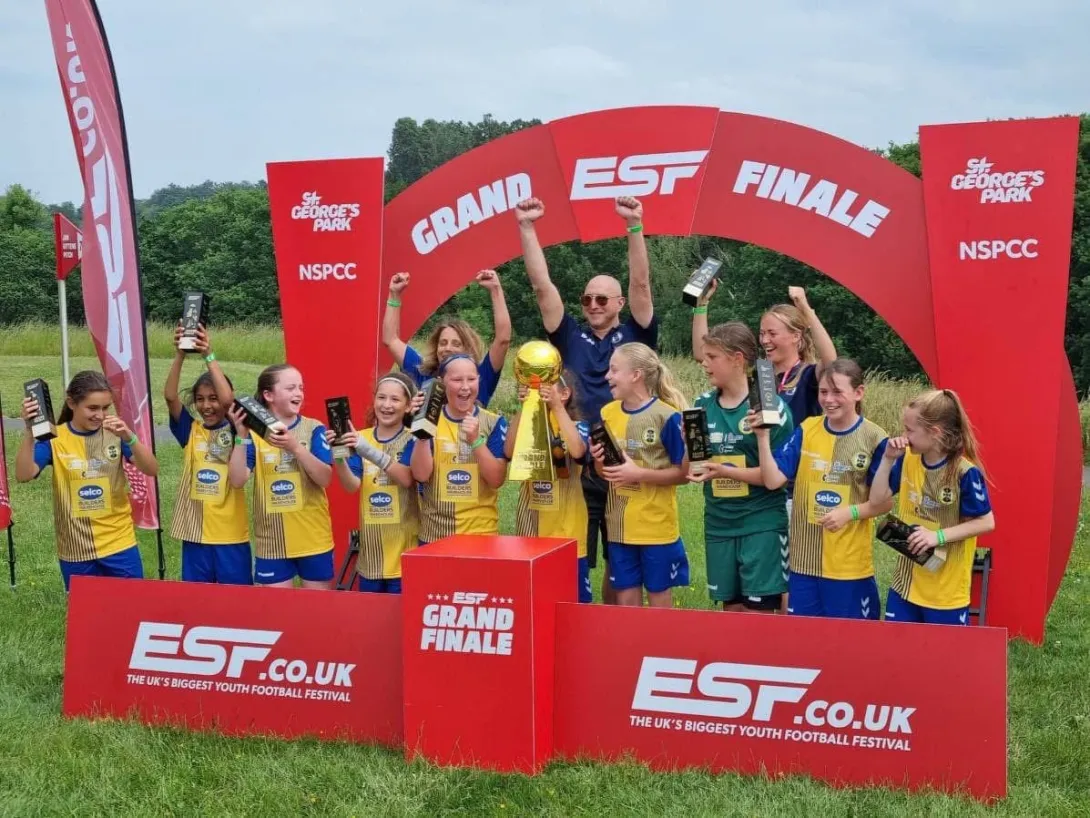 Adam Kutcher with the St Alban's Lionesses team he coached.