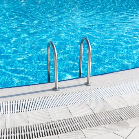 shutterstock_2468795641_swimming-pool-filter.jpg